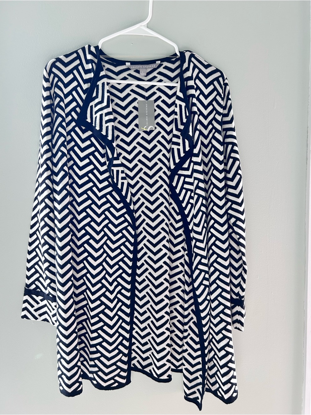 Black and White Chevron Open Cardigan small
